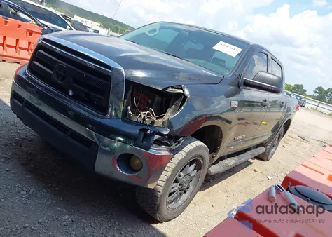 2013 Toyota Tundra Grade 5.7L V8 z USA, uszkodzony, nr VIN 5TFDW5F18DX310679